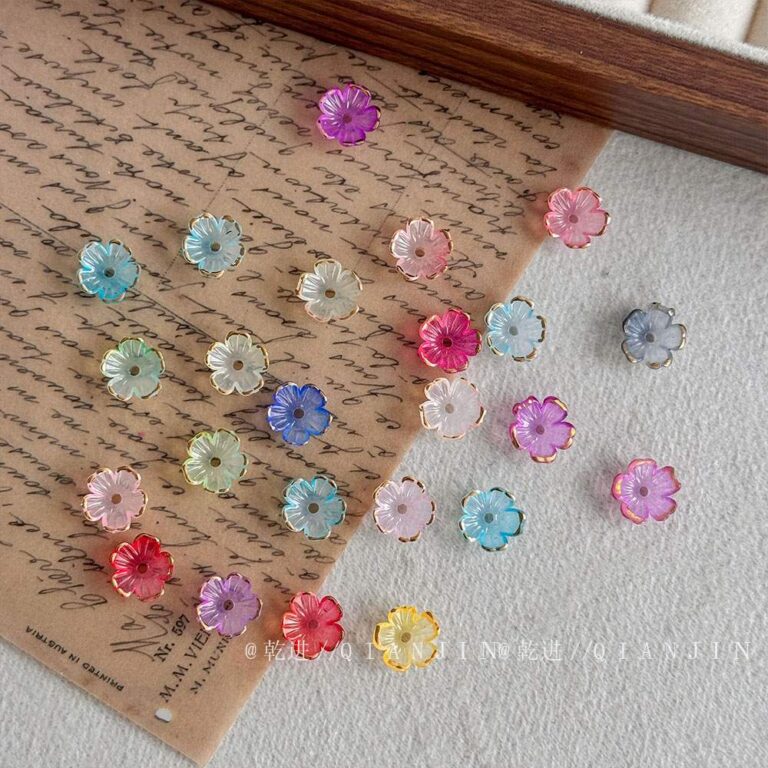 Flower & Leaf Shaped Charms Gold-plated five-petaled flower bead