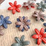 Flower & Leaf Shaped Charms Dark-colored autumn and winter daisy