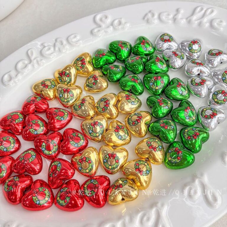 Printed bead Christmas-themed heart beads