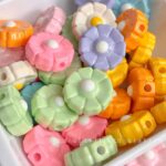 High-Quality UV Beads Baked paint dripping daisy
